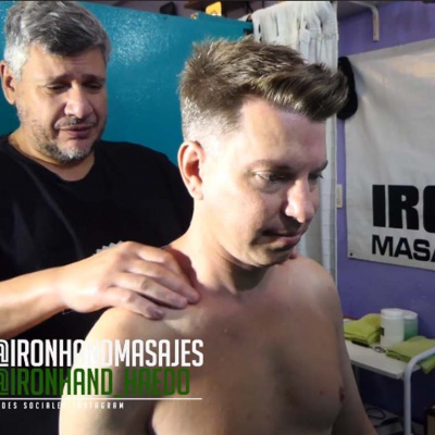 Ciclo de charlas: Ironhand entrevistó a Castelar Digital mientras le hacía masajes